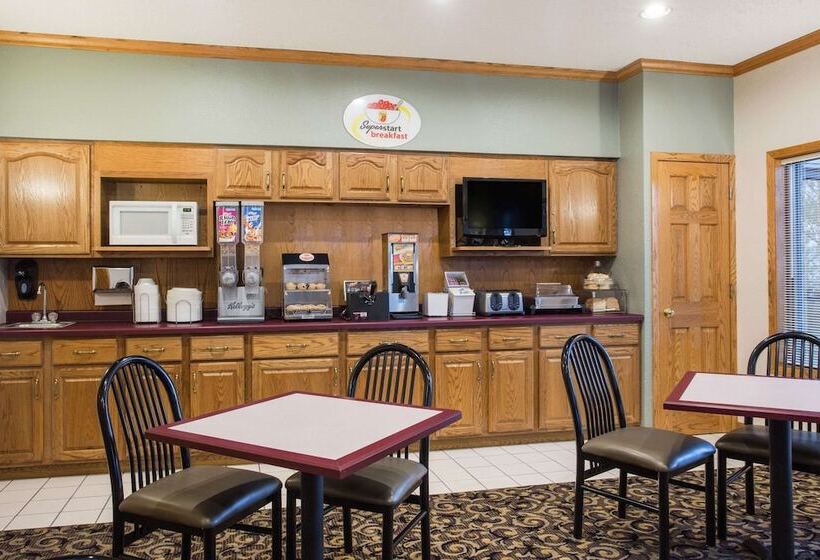 فندق على الطريق Super 8 By Wyndham Monroe Wi