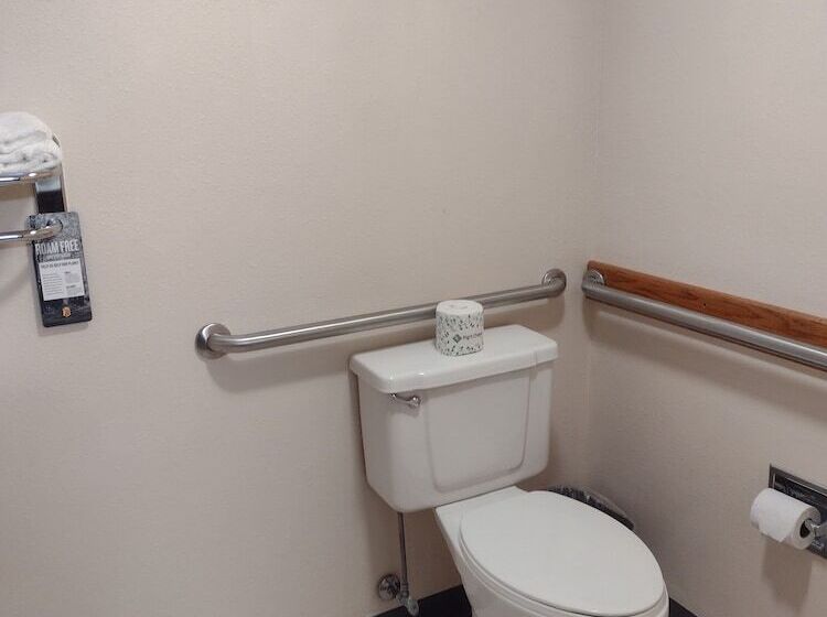 فندق على الطريق Super 8 By Wyndham Monroe Wi