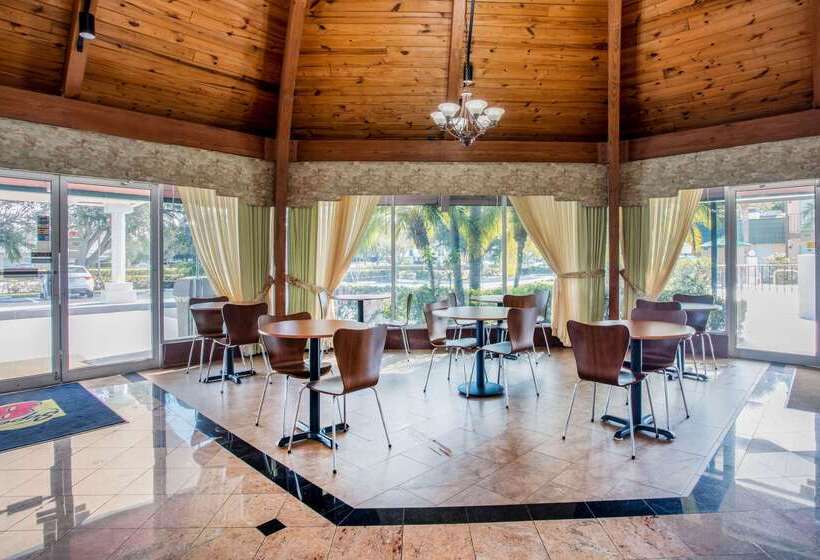 فندق على الطريق Super 8 By Wyndham North Palm Beach