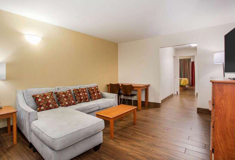 فندق على الطريق Super 8 By Wyndham North Palm Beach