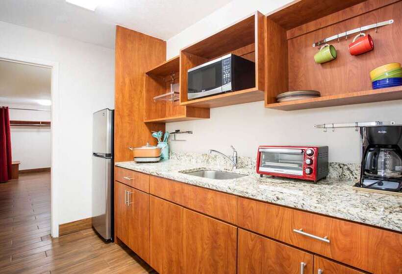 فندق على الطريق Super 8 By Wyndham North Palm Beach