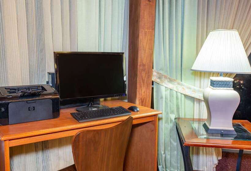 فندق على الطريق Super 8 By Wyndham North Palm Beach