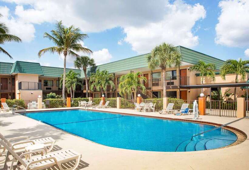 فندق على الطريق Super 8 By Wyndham North Palm Beach