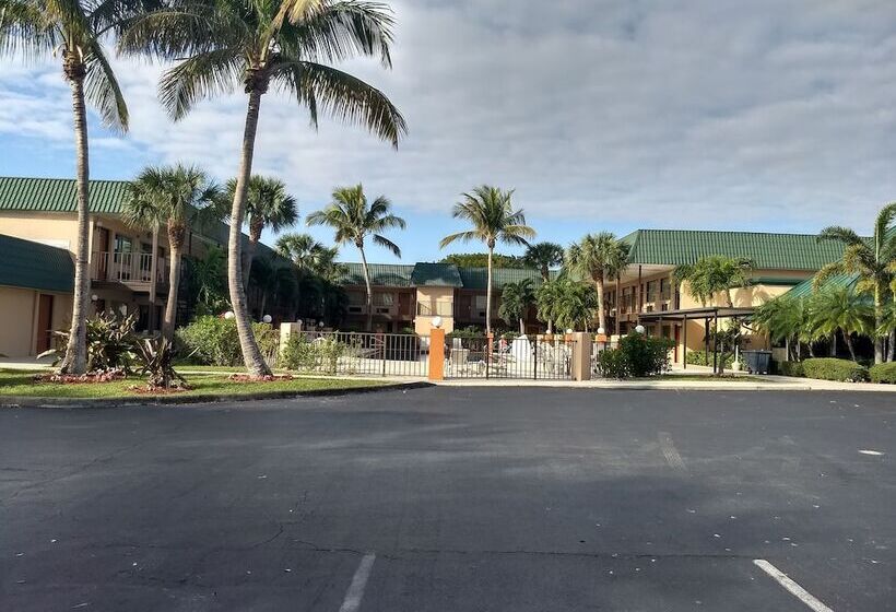 فندق على الطريق Super 8 By Wyndham North Palm Beach