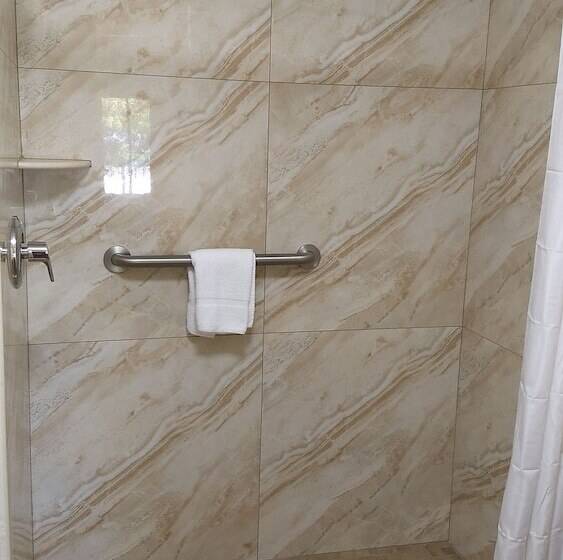 فندق على الطريق Super 8 By Wyndham North Palm Beach