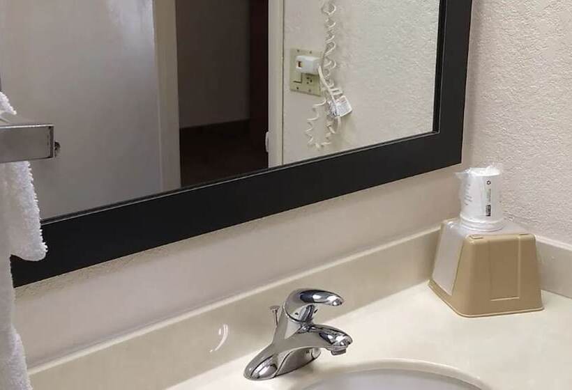 فندق على الطريق Super 8 By Wyndham North Palm Beach