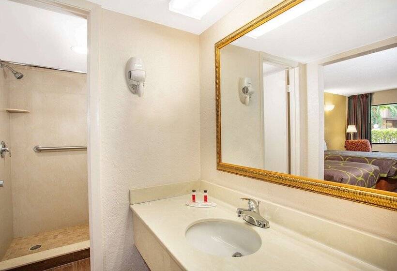 فندق على الطريق Super 8 By Wyndham North Palm Beach