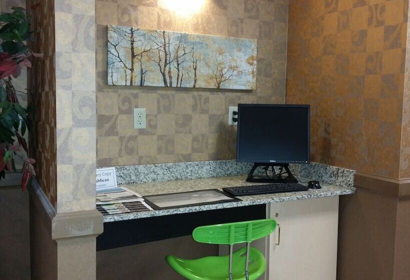 فندق على الطريق Super 8 By Wyndham Plattsburgh