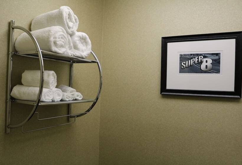 فندق على الطريق Super 8 By Wyndham Plattsburgh