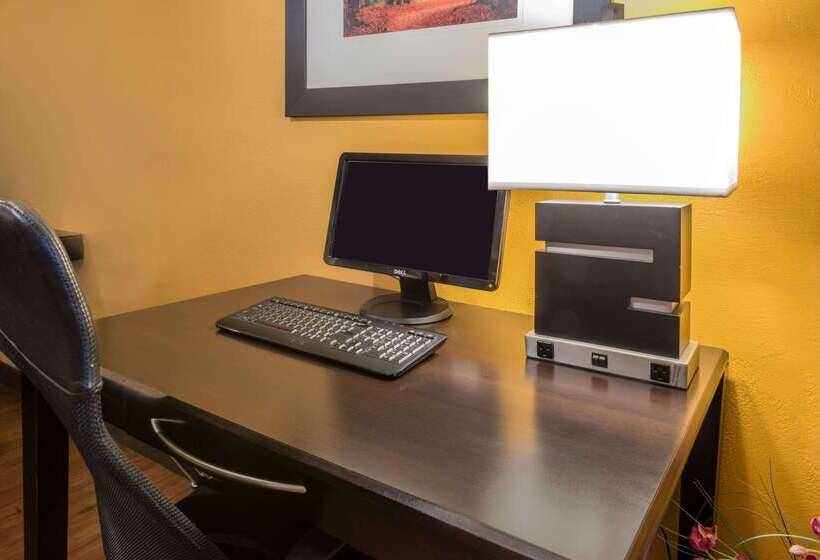 فندق على الطريق Super 8 By Wyndham Portsmouth