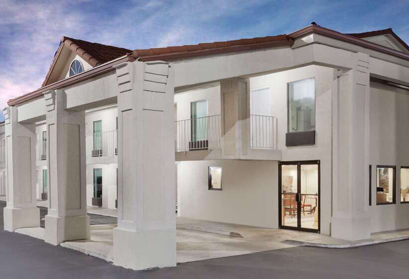 فندق على الطريق Super 8 By Wyndham Ringgold Chattanooga Area