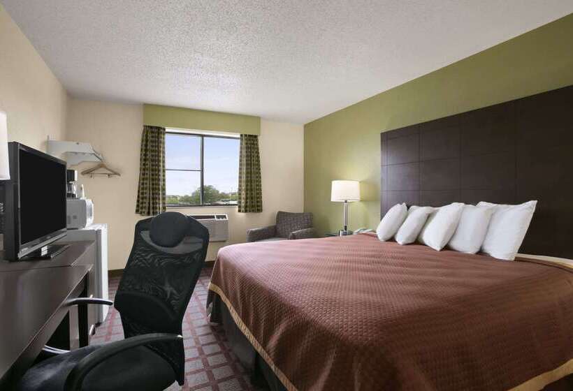 فندق على الطريق Super 8 By Wyndham Saginaw