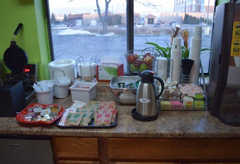 فندق على الطريق Super 8 By Wyndham Saginaw