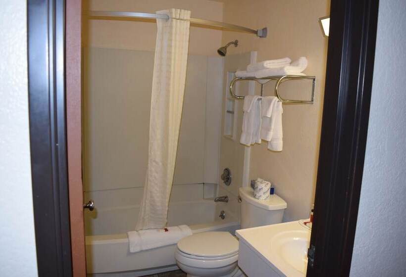 فندق على الطريق Super 8 By Wyndham Saginaw