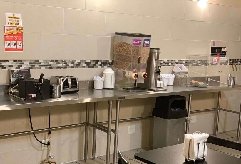 فندق على الطريق Super 8 By Wyndham Shakopee