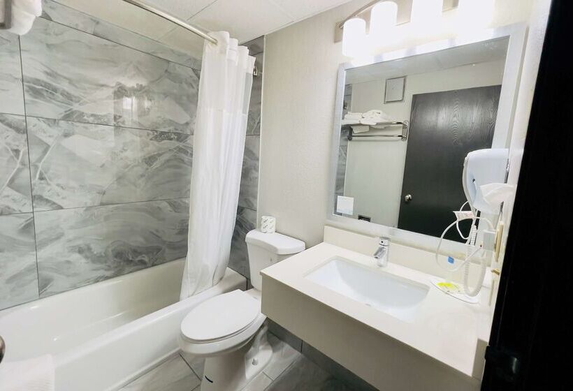 فندق على الطريق Super 8 By Wyndham Shakopee