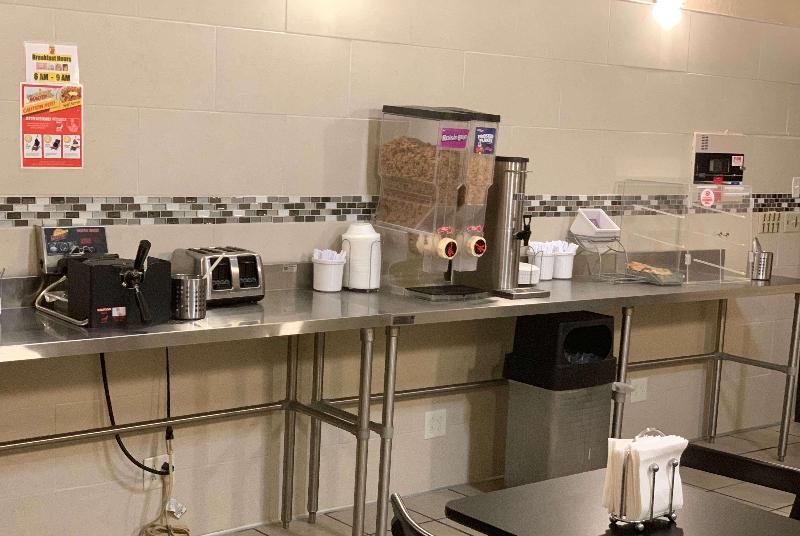 فندق على الطريق Super 8 By Wyndham Shakopee