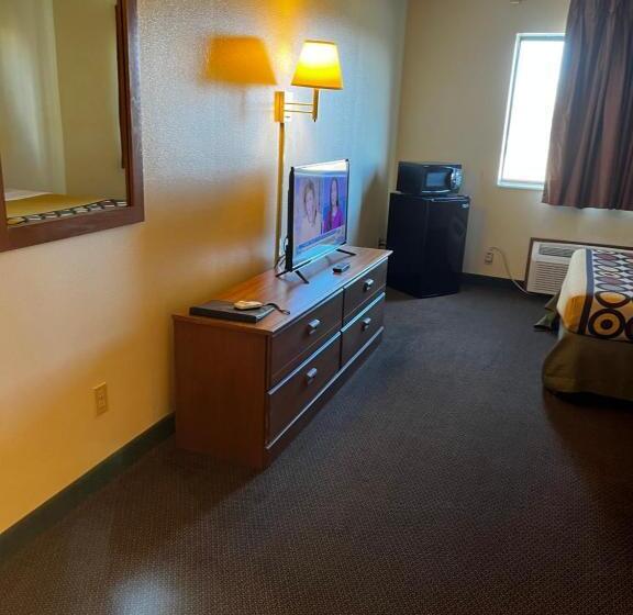 فندق على الطريق Super 8 By Wyndham Smithville Kansas City