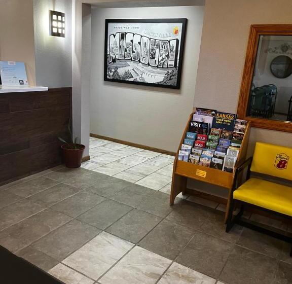 فندق على الطريق Super 8 By Wyndham Smithville Kansas City