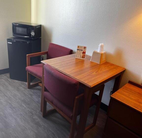 فندق على الطريق Super 8 By Wyndham Smithville Kansas City