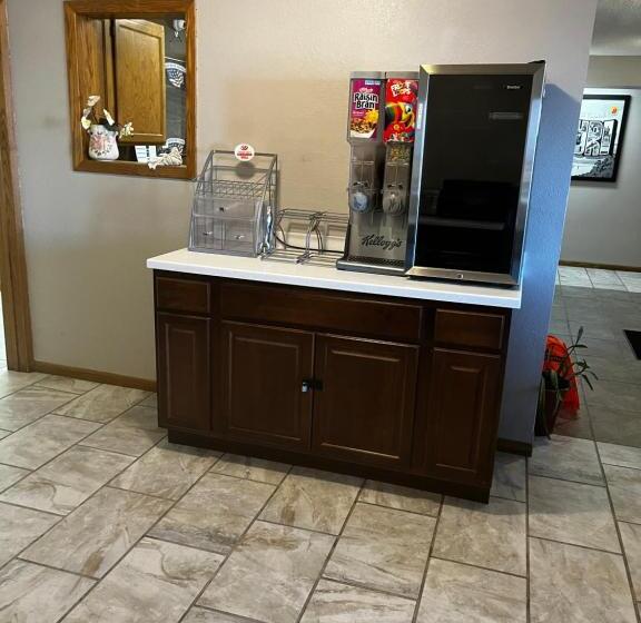 فندق على الطريق Super 8 By Wyndham Smithville Kansas City