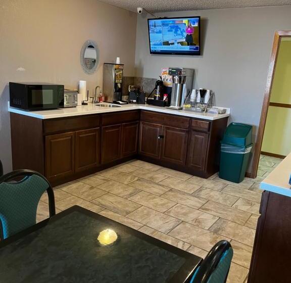 فندق على الطريق Super 8 By Wyndham Smithville Kansas City