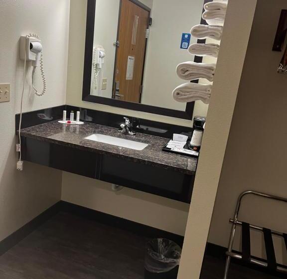 فندق على الطريق Super 8 By Wyndham Smithville Kansas City