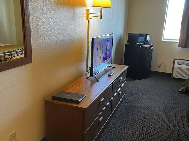 فندق على الطريق Super 8 By Wyndham Smithville Kansas City