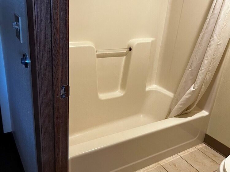 فندق على الطريق Super 8 By Wyndham Smithville Kansas City