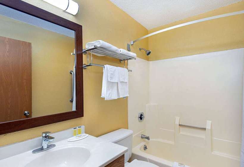 فندق على الطريق Super 8 By Wyndham Somerset