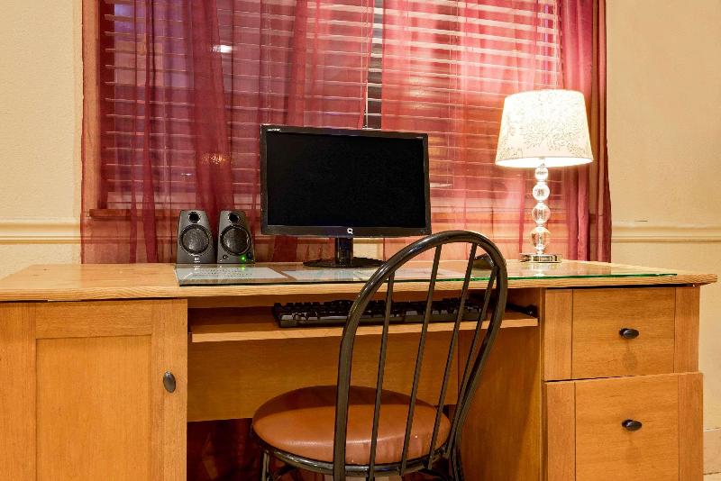 فندق على الطريق Super 8 By Wyndham Somerset