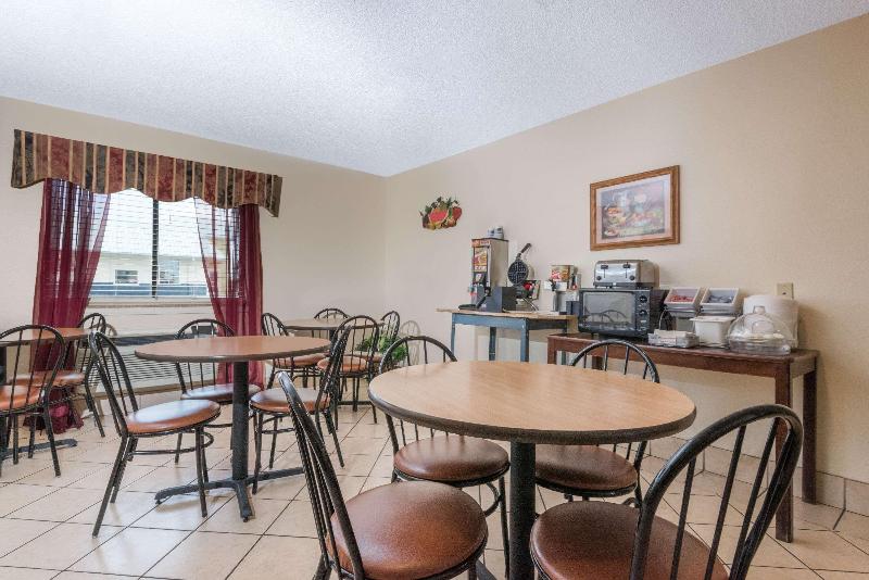 فندق على الطريق Super 8 By Wyndham Somerset