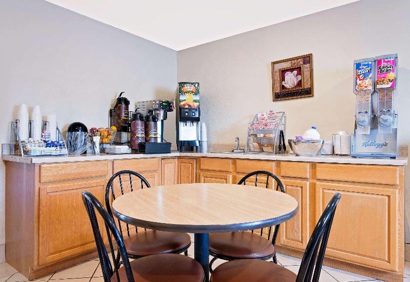 فندق على الطريق Super 8 By Wyndham Somerset