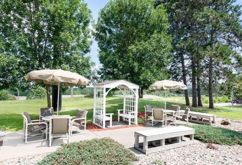 فندق على الطريق Super 8 By Wyndham Sparta