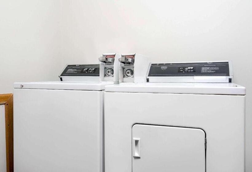 فندق على الطريق Super 8 By Wyndham Sparta