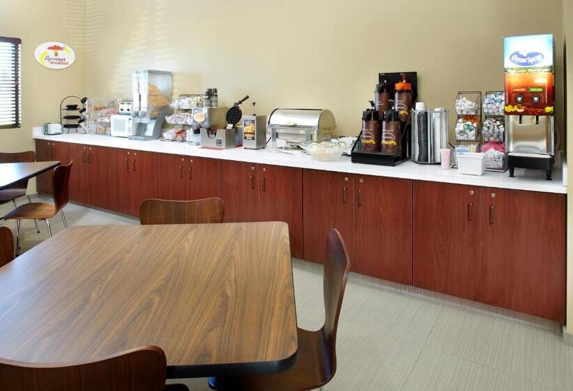 فندق على الطريق Super 8 By Wyndham St. Clairsville Oh/wheeling Wv Area