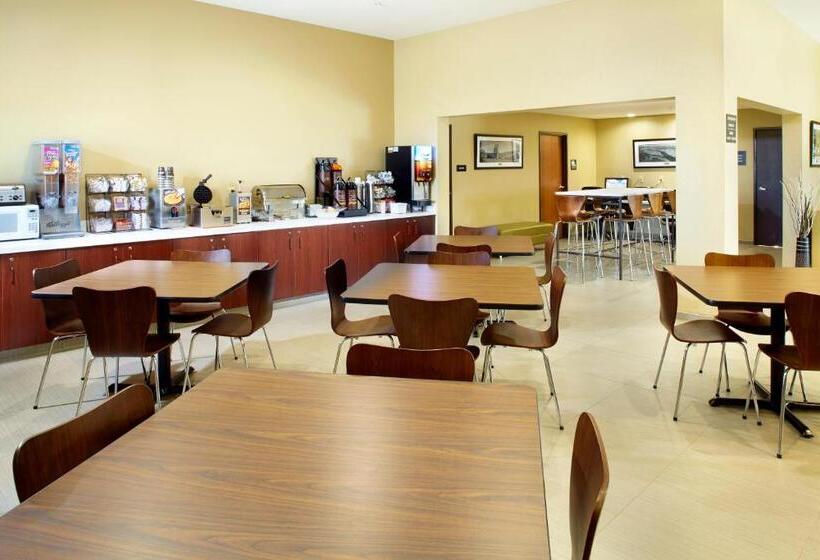 فندق على الطريق Super 8 By Wyndham St. Clairsville Oh/wheeling Wv Area