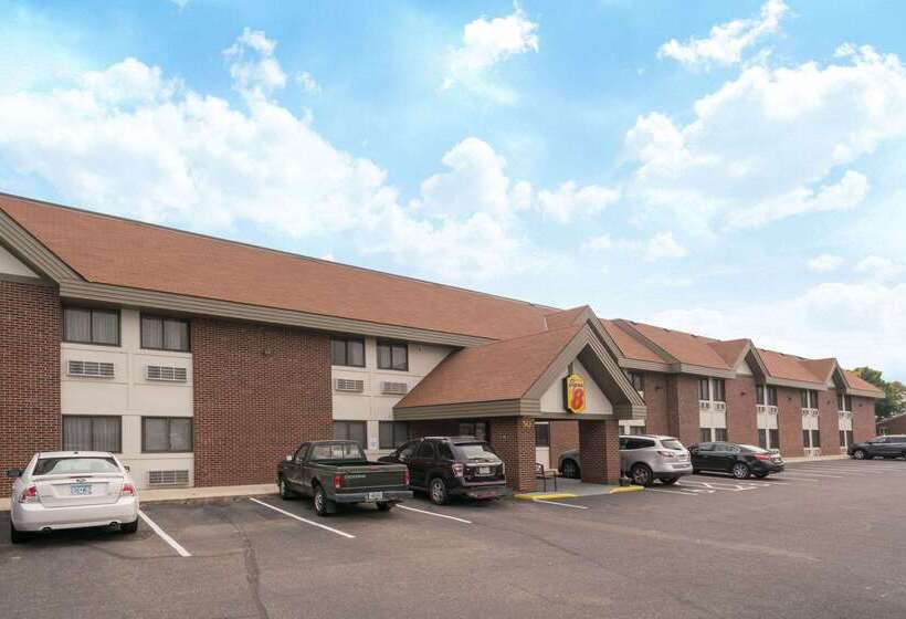 فندق على الطريق Super 8 By Wyndham St. Cloud