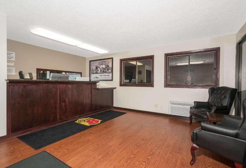 فندق على الطريق Super 8 By Wyndham St. Cloud