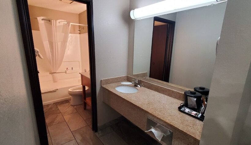 모텔 Super 8 By Wyndham Sterling Heights/detroit Area