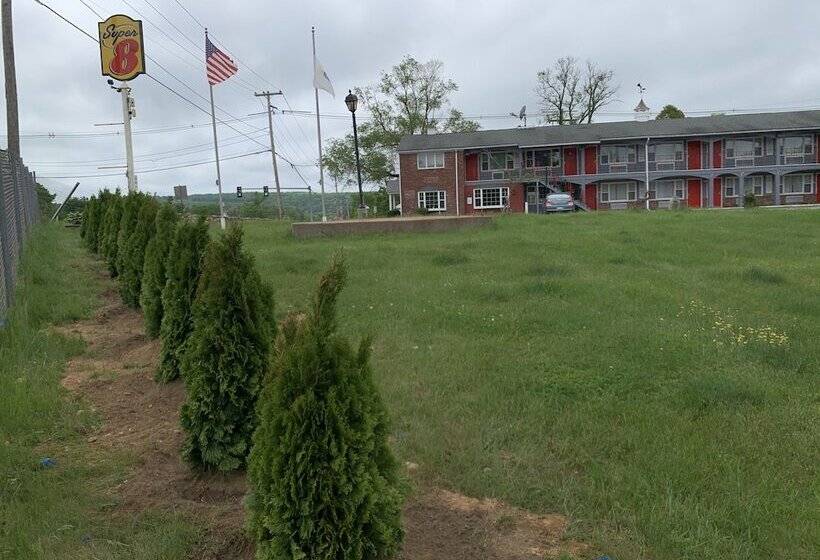 فندق على الطريق Super 8 By Wyndham Sturbridge