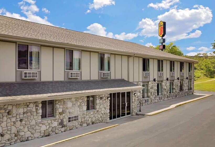 Мотель Super 8 By Wyndham Sturgeon Bay