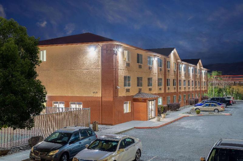 فندق على الطريق Super 8 By Wyndham The Dalles Or