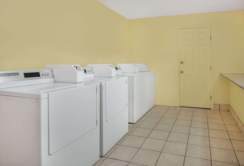 فندق على الطريق Super 8 By Wyndham Tulsa