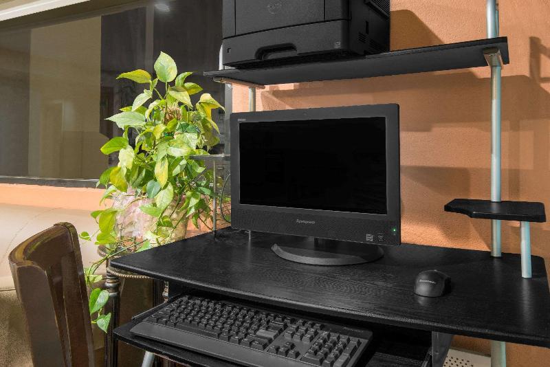 فندق على الطريق Super 8 By Wyndham Tulsa