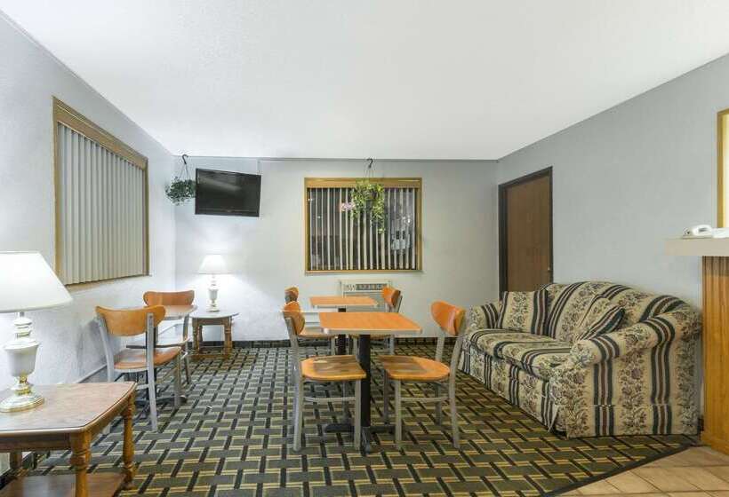 فندق على الطريق Super 8 By Wyndham Twinsburg/cleveland Area