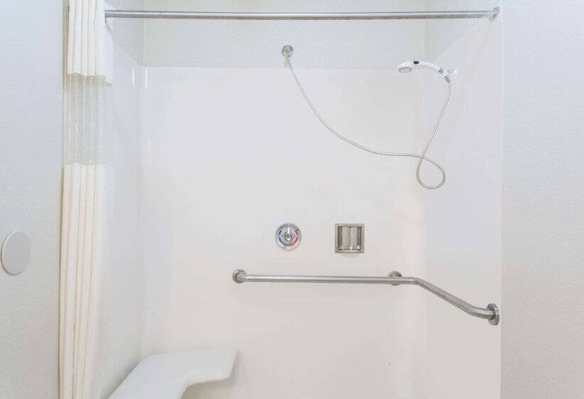 モーテル Upper Lake Inn & Suites