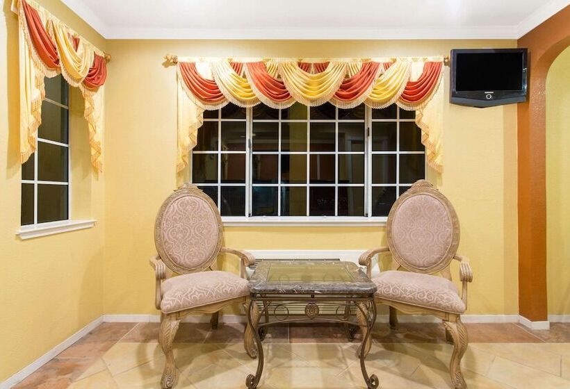 モーテル Upper Lake Inn & Suites