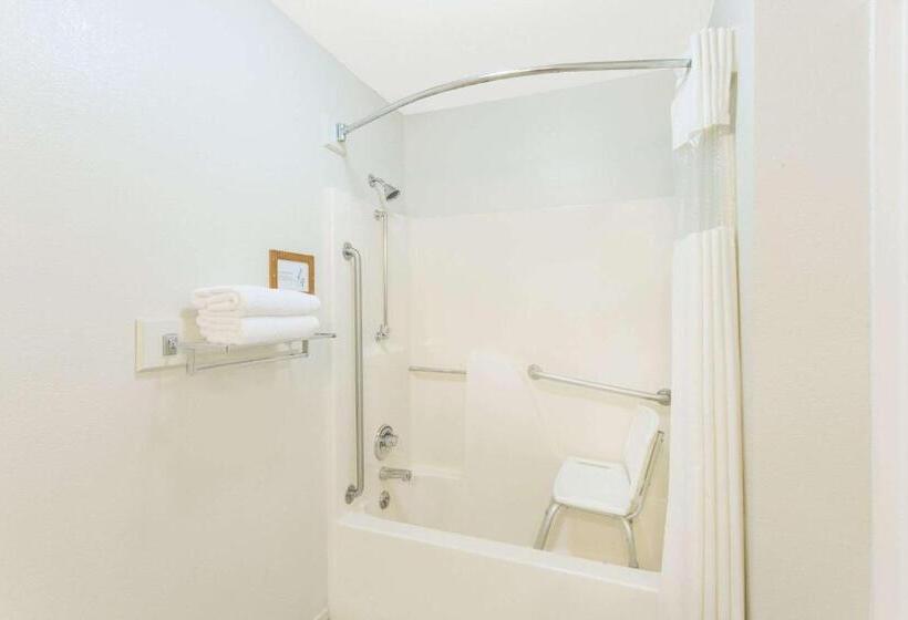 モーテル Upper Lake Inn & Suites