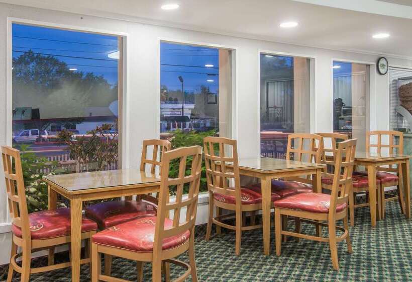 Мотель Super 8 By Wyndham W Yarmouth Hyannis/cape Cod